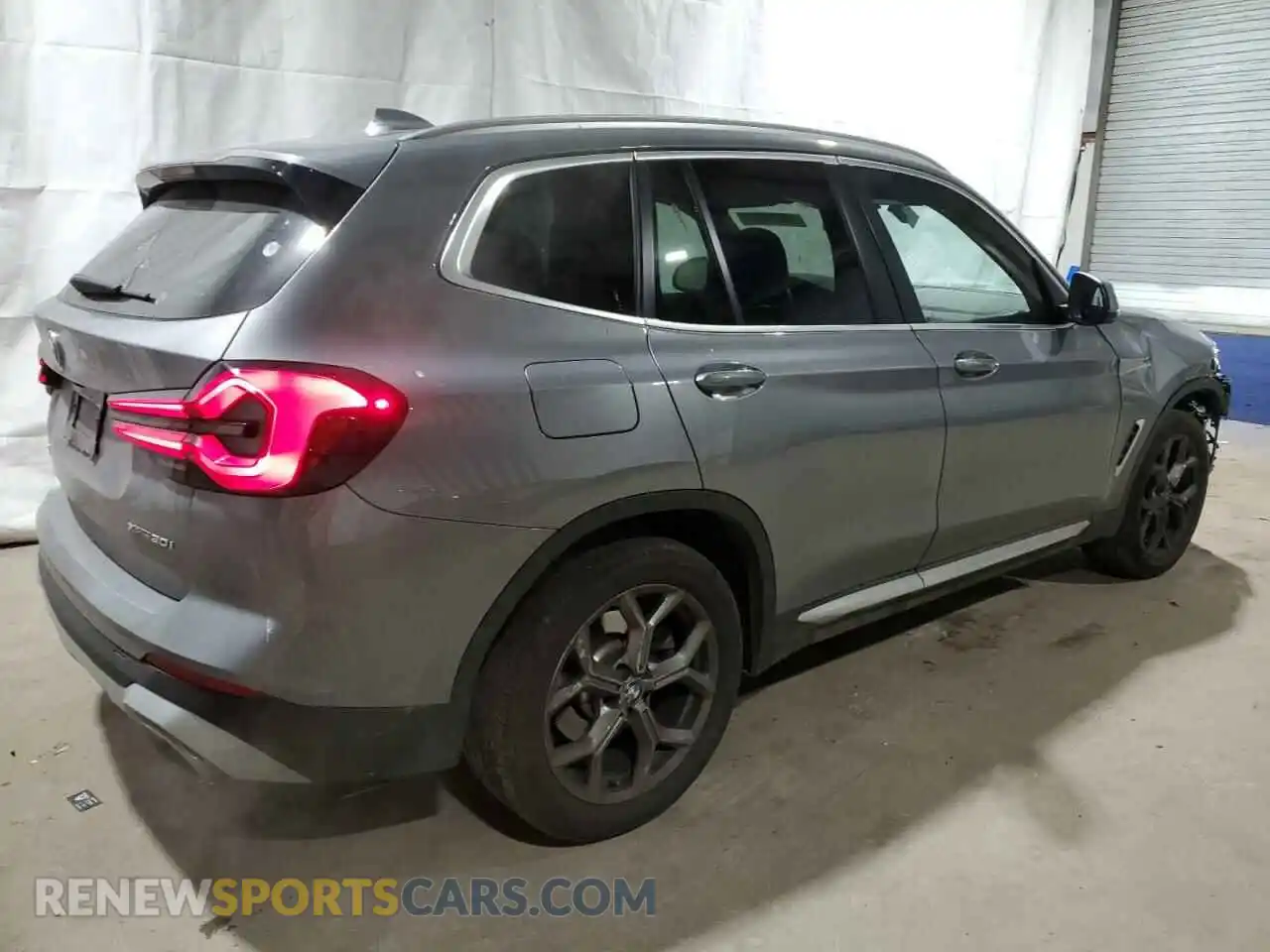 3 Photograph of a damaged car 5UX53DP02R9U23230 BMW X3 2024
