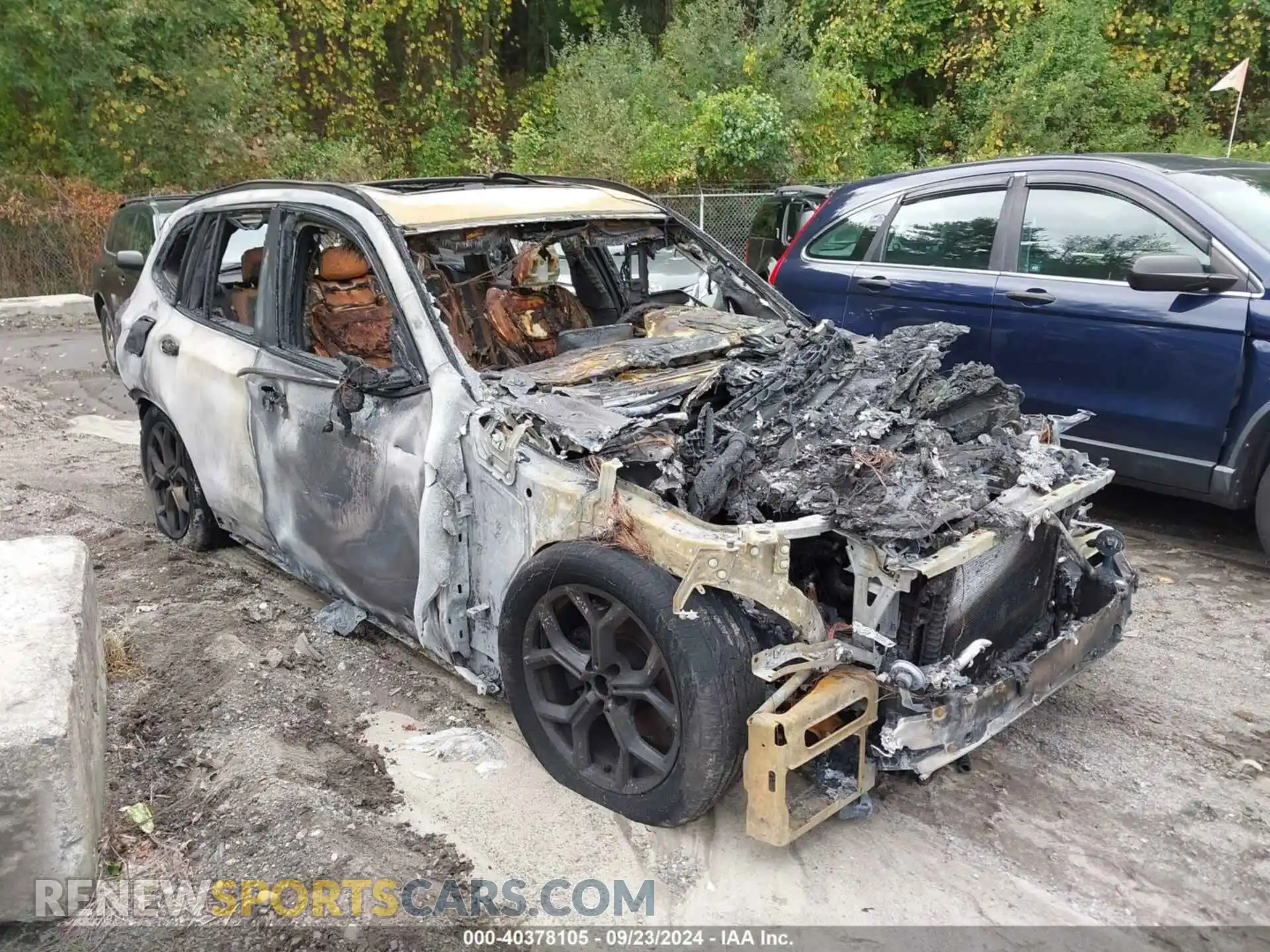 1 Photograph of a damaged car 5UX53DP02R9V80367 BMW X3 2024