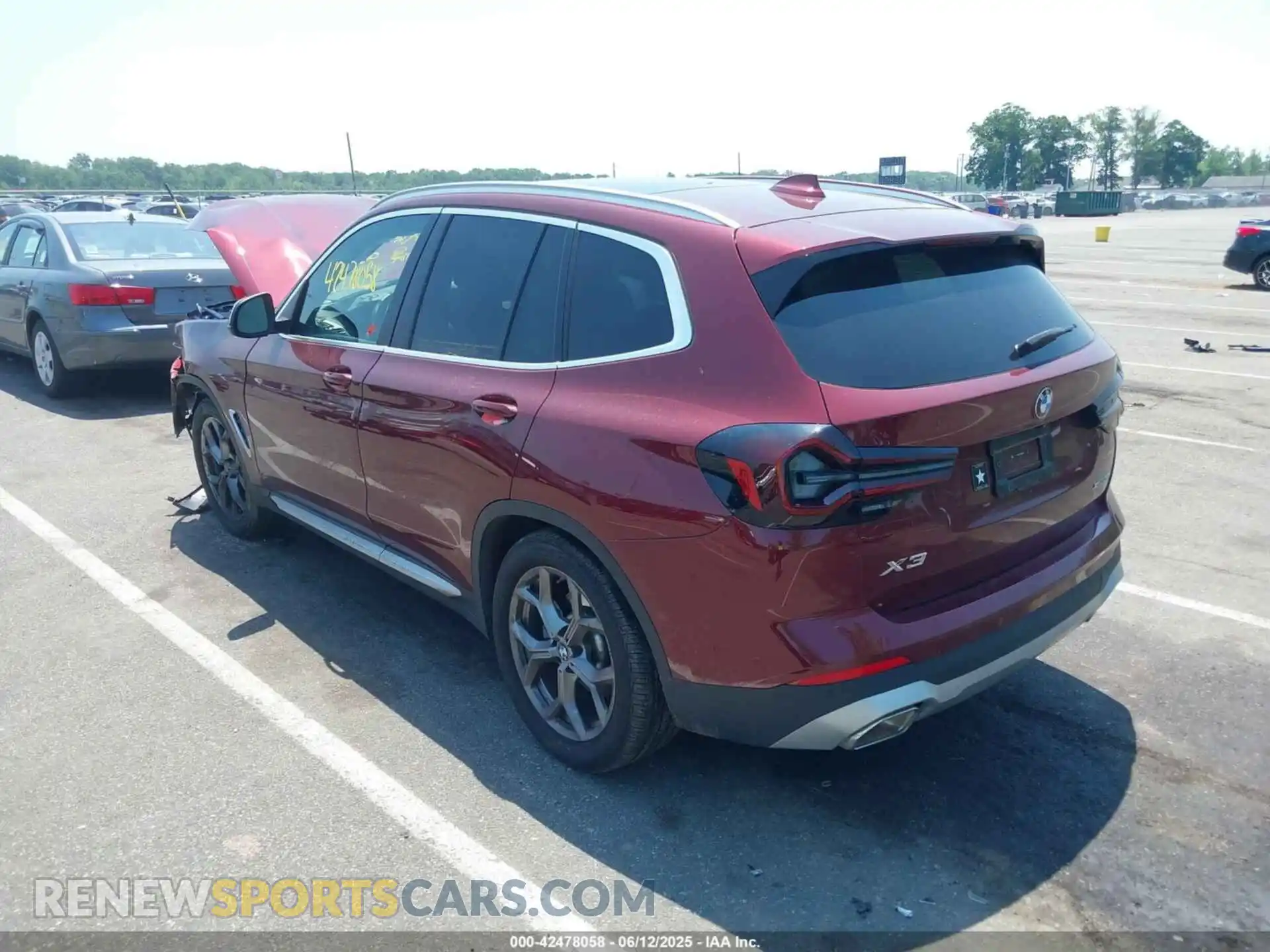 3 Photograph of a damaged car 5UX53DP02R9W30216 BMW X3 2024