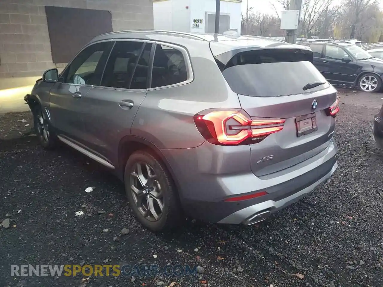 2 Photograph of a damaged car 5UX53DP05R9W13670 BMW X3 2024
