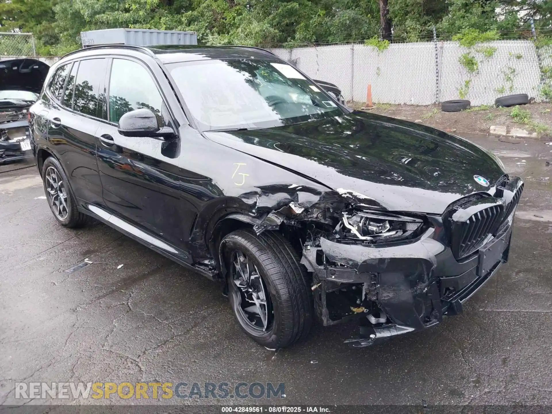 1 Photograph of a damaged car 5UX53DP05R9W69463 BMW X3 2024