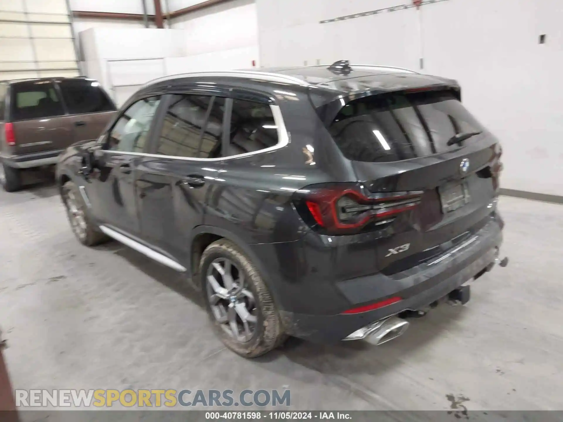 3 Photograph of a damaged car 5UX53DP06R9V76726 BMW X3 2024