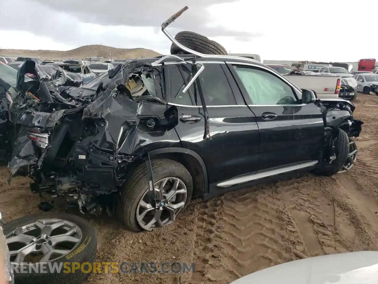 3 Photograph of a damaged car 5UX53DP07R9U23496 BMW X3 2024