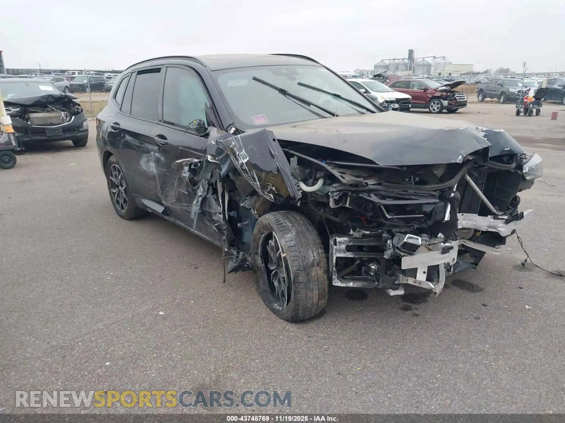 1 Photograph of a damaged car 5UX53DP07R9U63190 BMW X3 2024