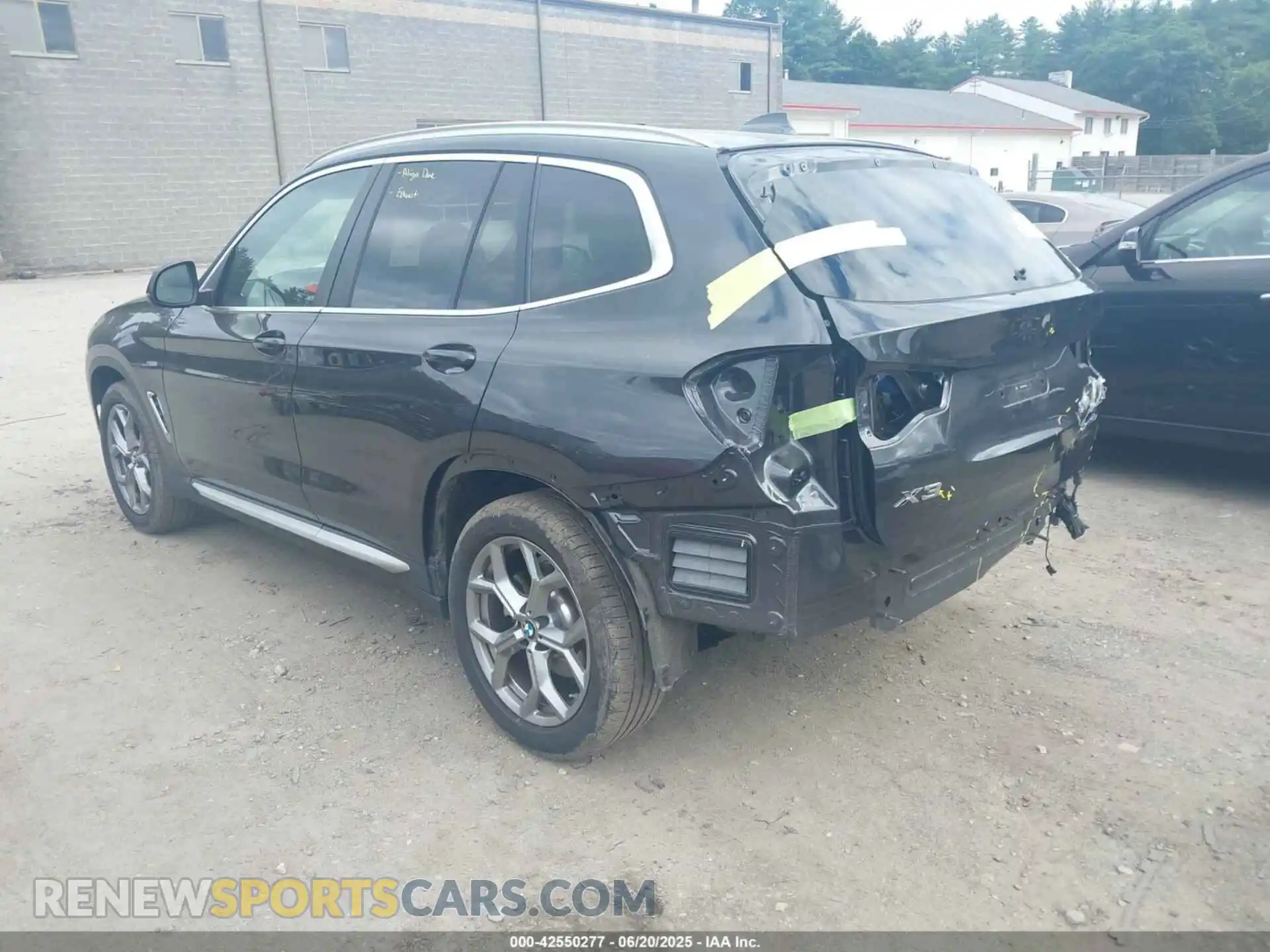 3 Photograph of a damaged car 5UX53DP07R9V12629 BMW X3 2024