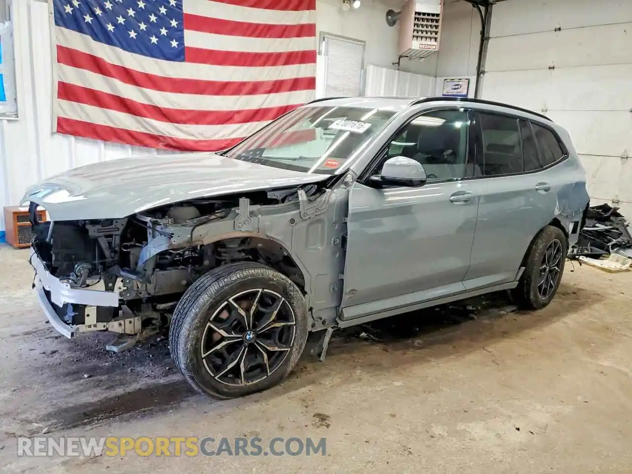 1 Photograph of a damaged car 5UX53DP08R9U77552 BMW X3 2024