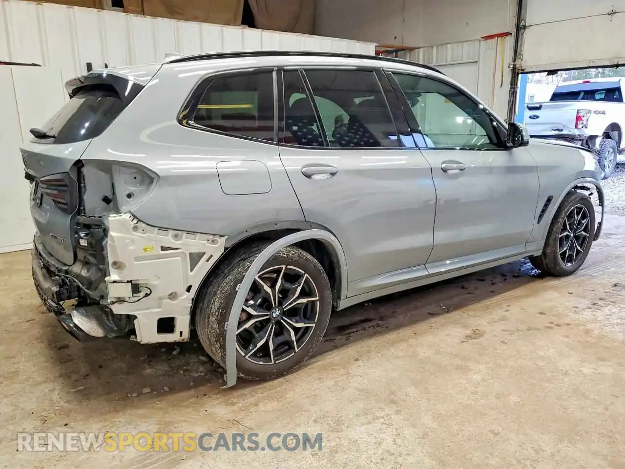 3 Photograph of a damaged car 5UX53DP08R9U77552 BMW X3 2024