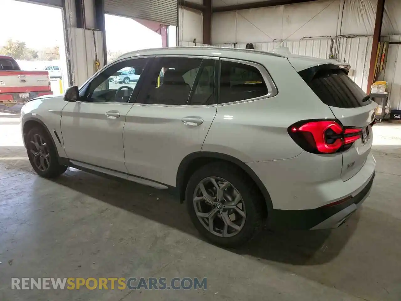 2 Photograph of a damaged car 5UX53DP08R9U77907 BMW X3 2024