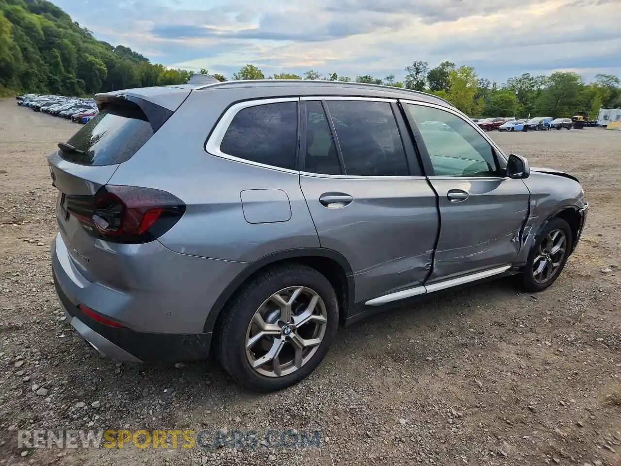 3 Photograph of a damaged car 5UX53DP08R9W98973 BMW X3 2024
