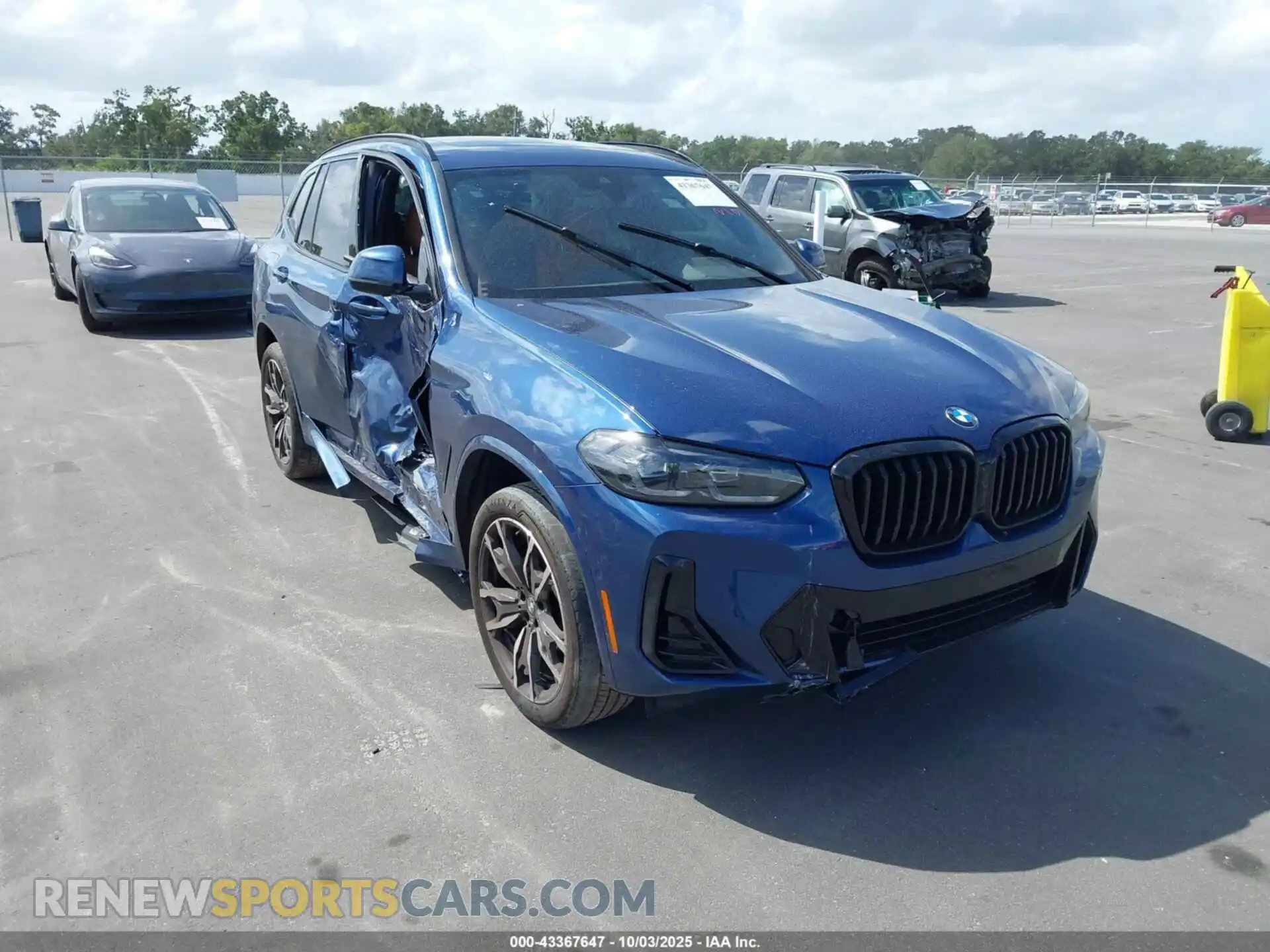 1 Photograph of a damaged car 5UX53DP09R9T86533 BMW X3 2024