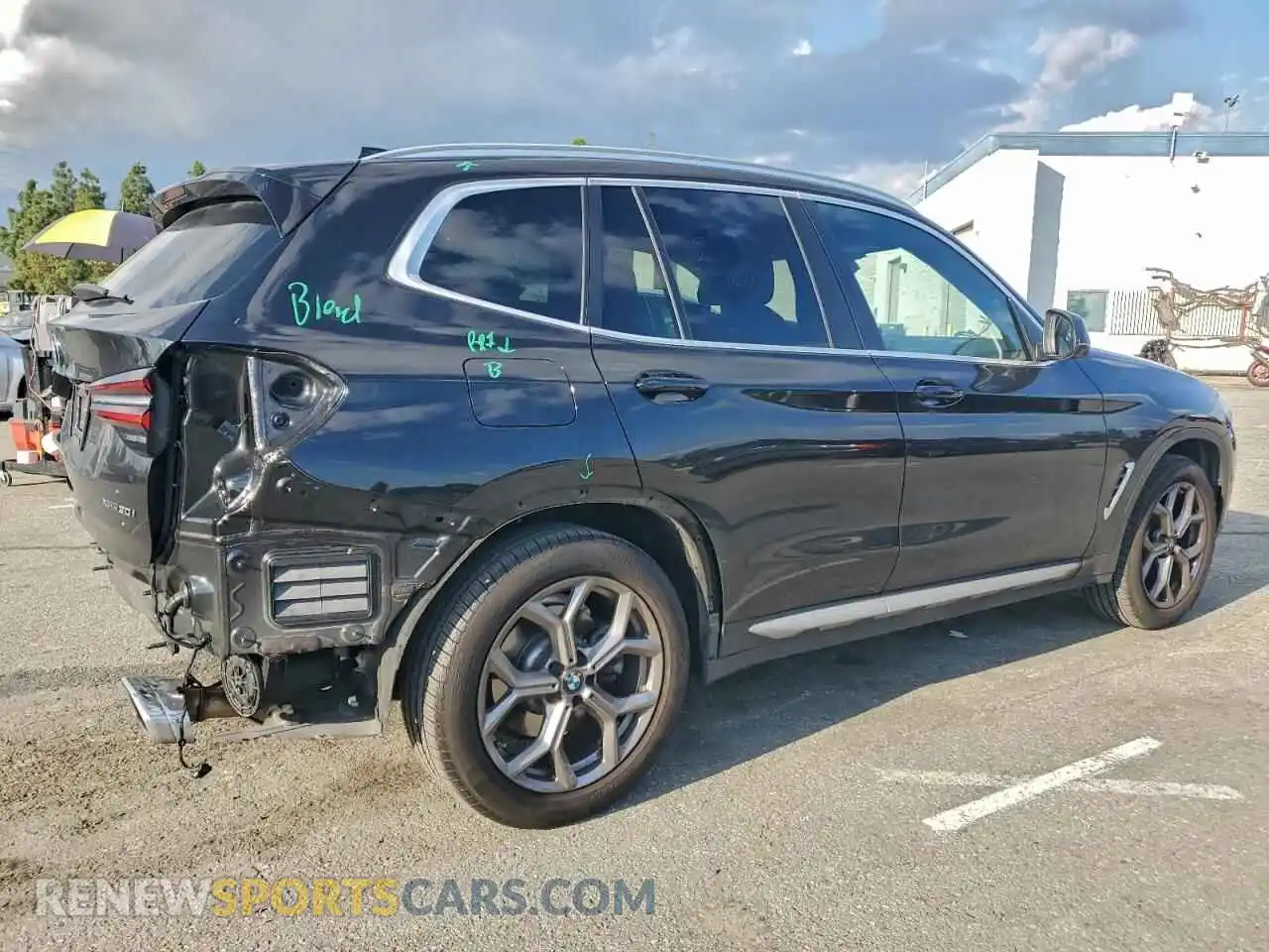3 Photograph of a damaged car 5UX53DP09R9U58072 BMW X3 2024