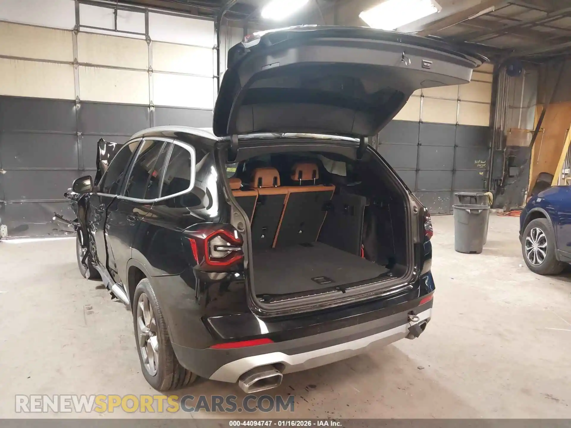 3 Photograph of a damaged car 5UX53DP09R9V13149 BMW X3 2024