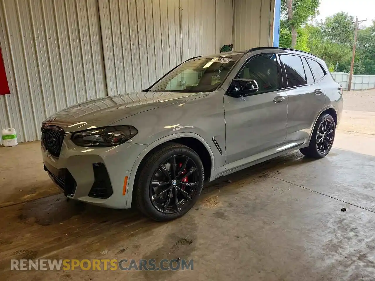 1 Photograph of a damaged car 5UX83DP01R9V95553 BMW X3 2024