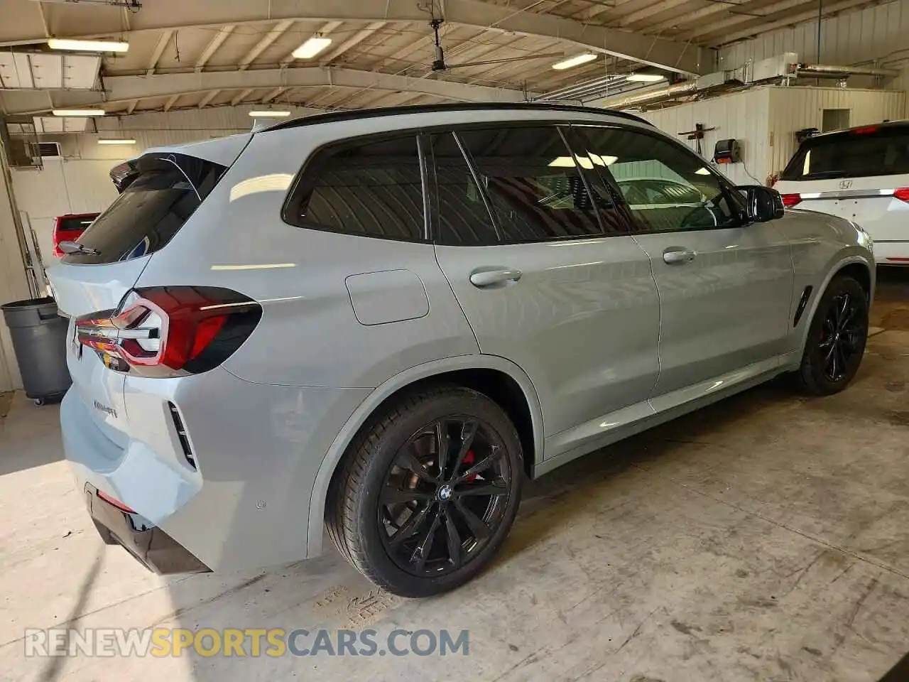 3 Photograph of a damaged car 5UX83DP01R9V95553 BMW X3 2024
