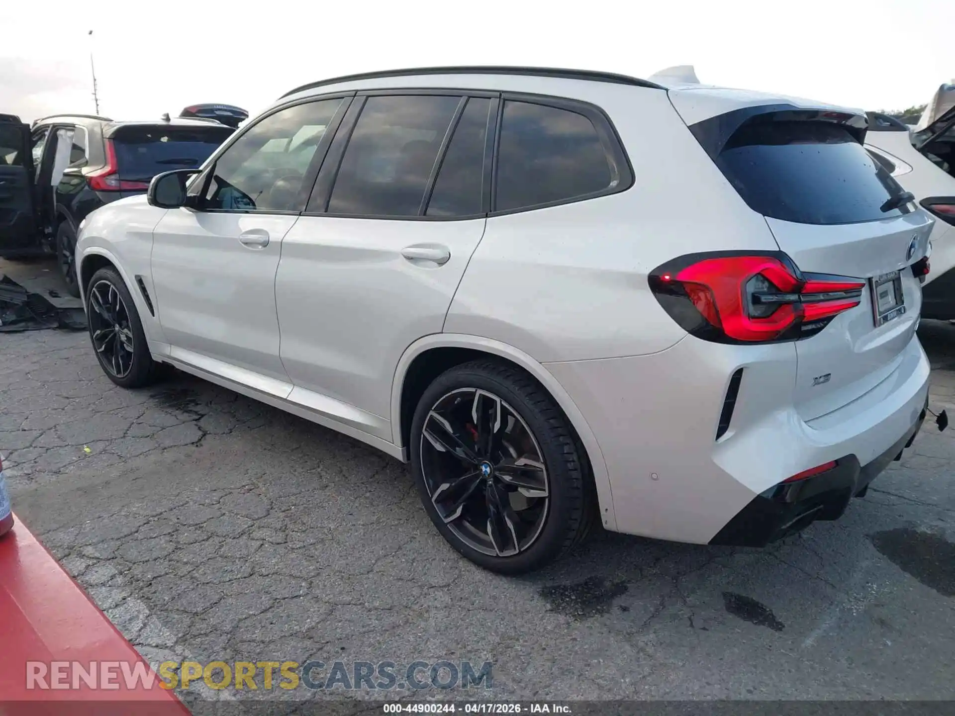 3 Photograph of a damaged car 5UX83DP05R9T52344 BMW X3 2024