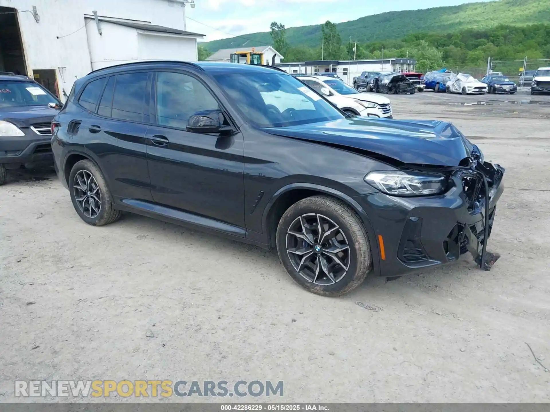 1 Photograph of a damaged car 5UX83DP05R9V58294 BMW X3 2024