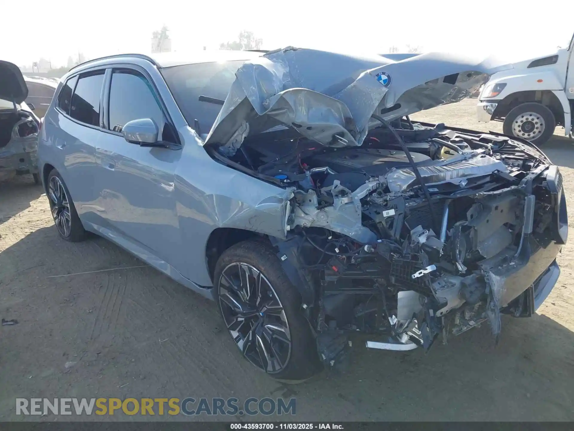 1 Photograph of a damaged car 5UX53GP05S9116612 BMW X3 2025