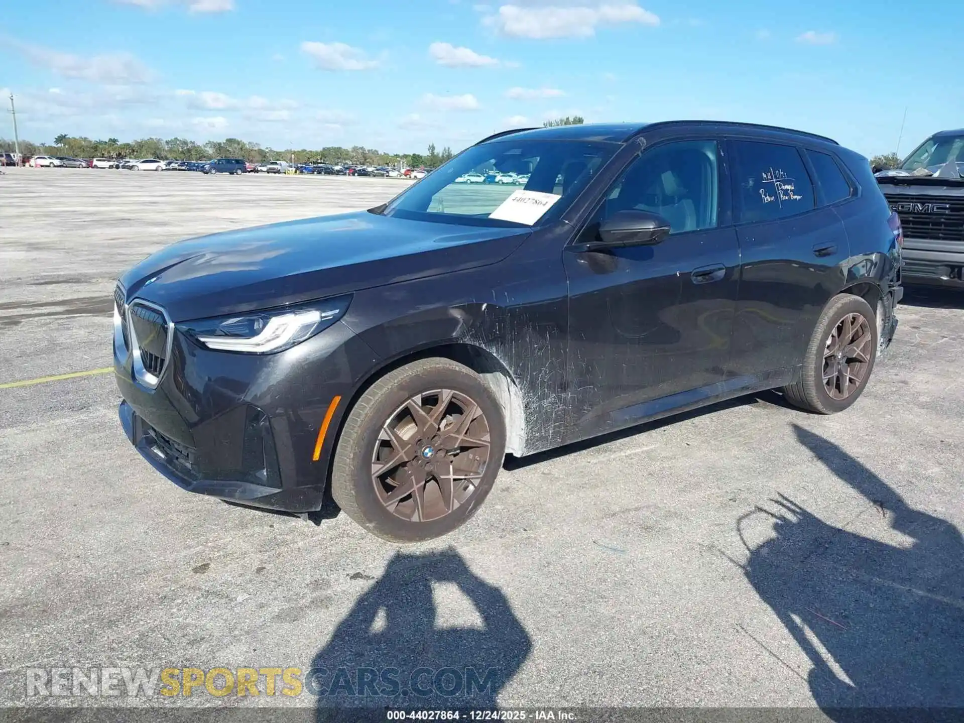 2 Photograph of a damaged car 5UX53GP0XS9017848 BMW X3 2025
