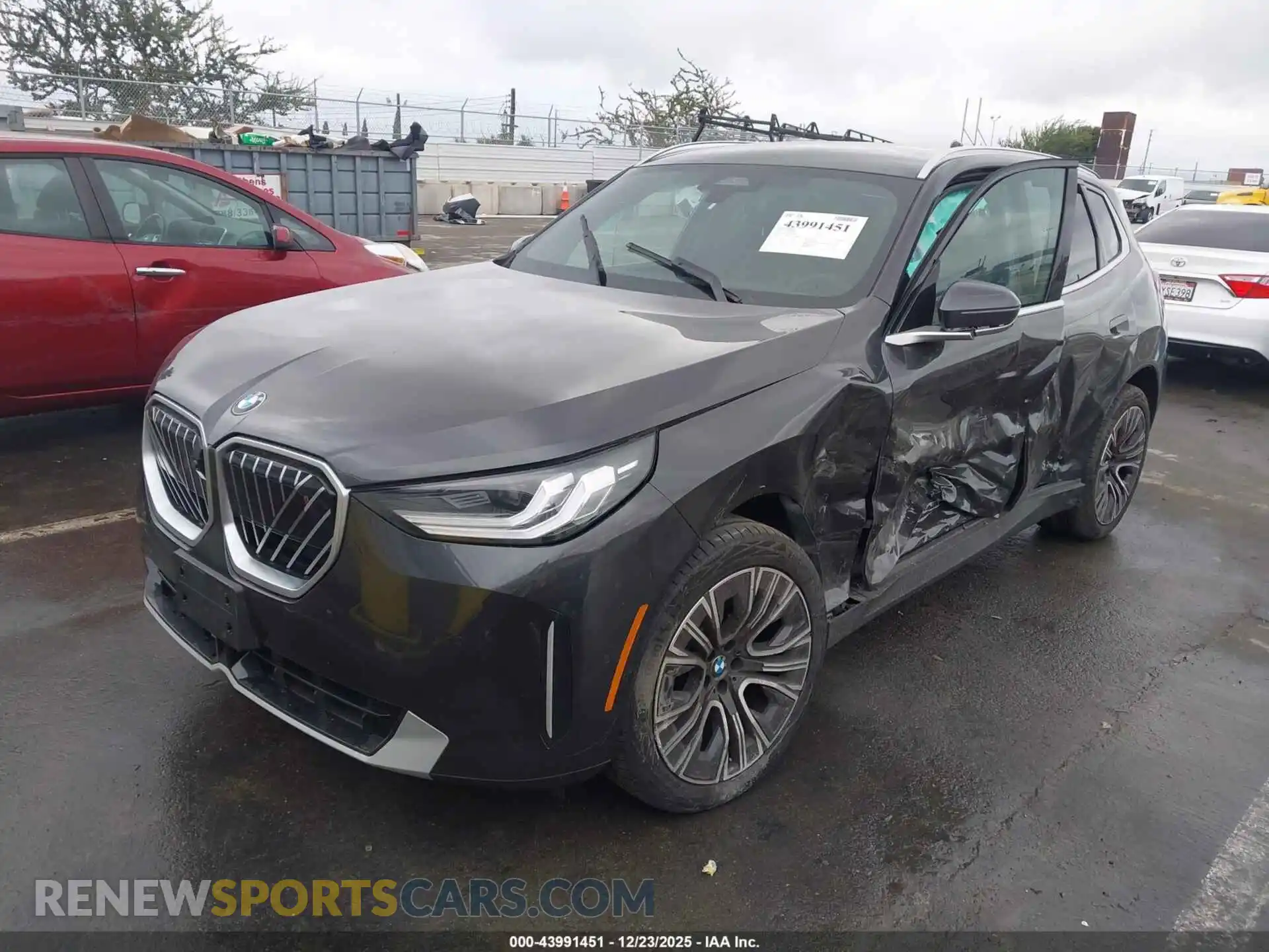 2 Photograph of a damaged car 5UX53GP0XS9Z62170 BMW X3 2025