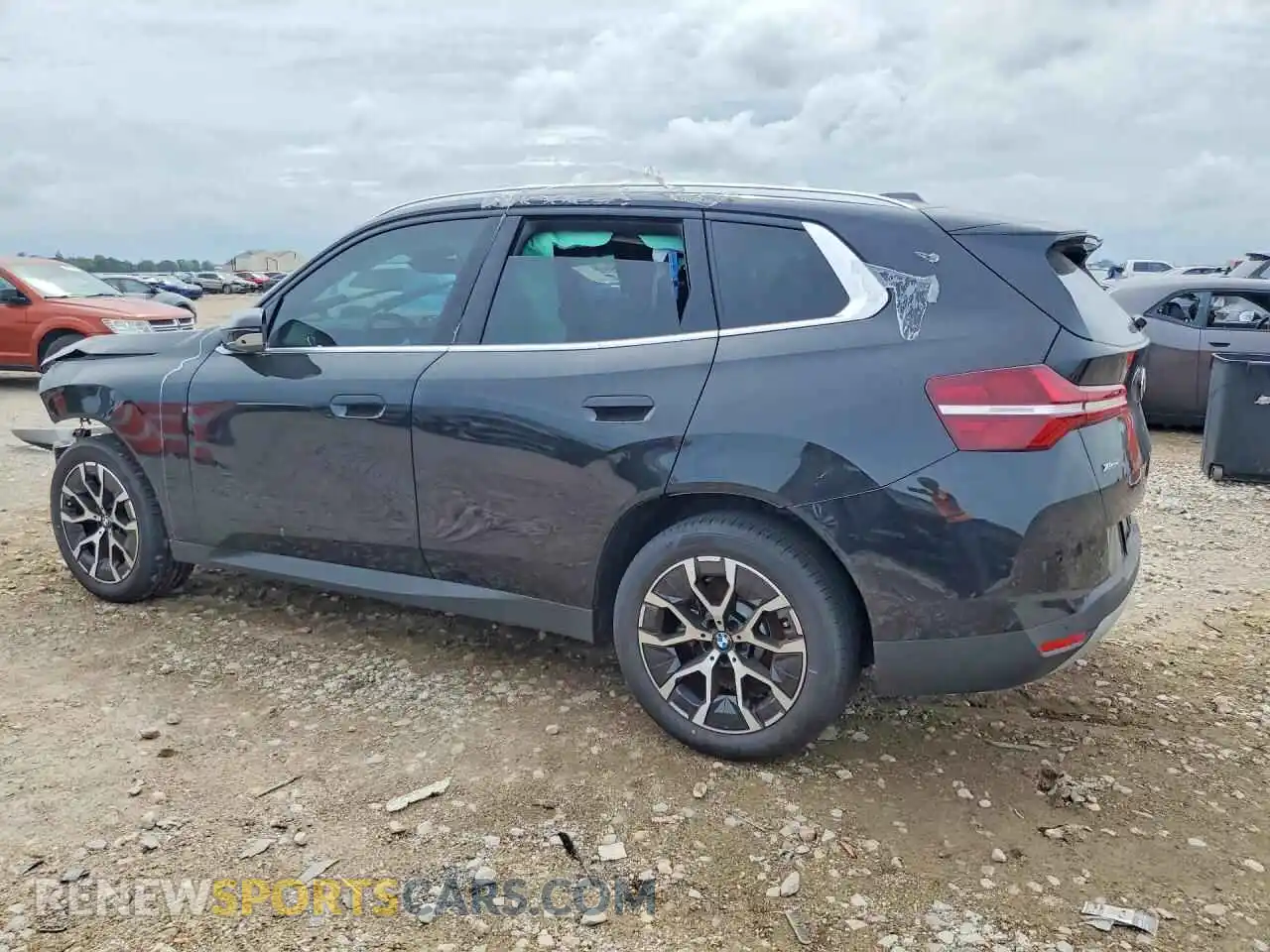 2 Photograph of a damaged car 5UX53GP01T9311009 BMW X3 2026