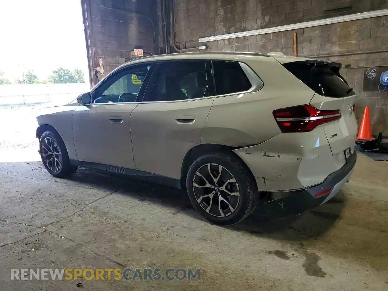 2 Photograph of a damaged car 5UX53GP05T9214881 BMW X3 2026