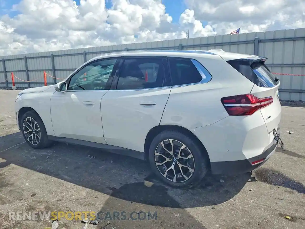 2 Photograph of a damaged car 5UX53GP06T9219409 BMW X3 2026