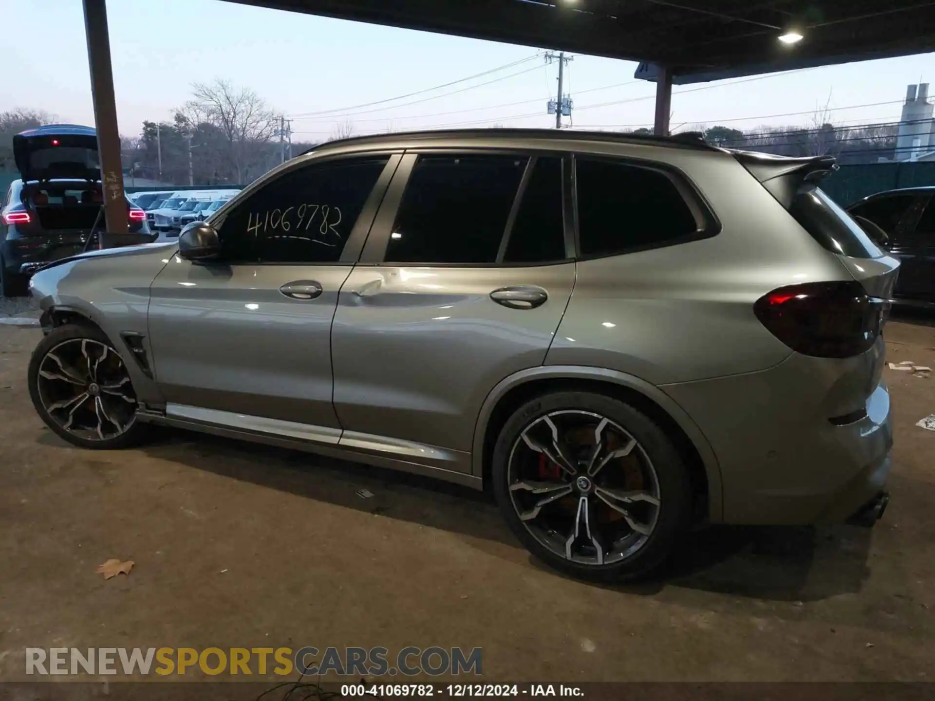 3 Photograph of a damaged car 5YMTS0C06LLT10215 BMW X3 M 2020
