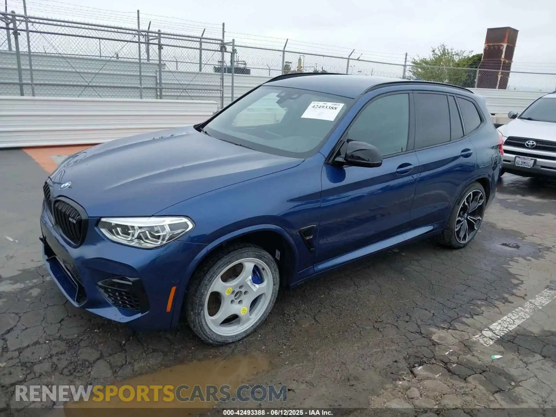 2 Photograph of a damaged car 5YMTS0C00M9F07799 BMW X3 M 2021