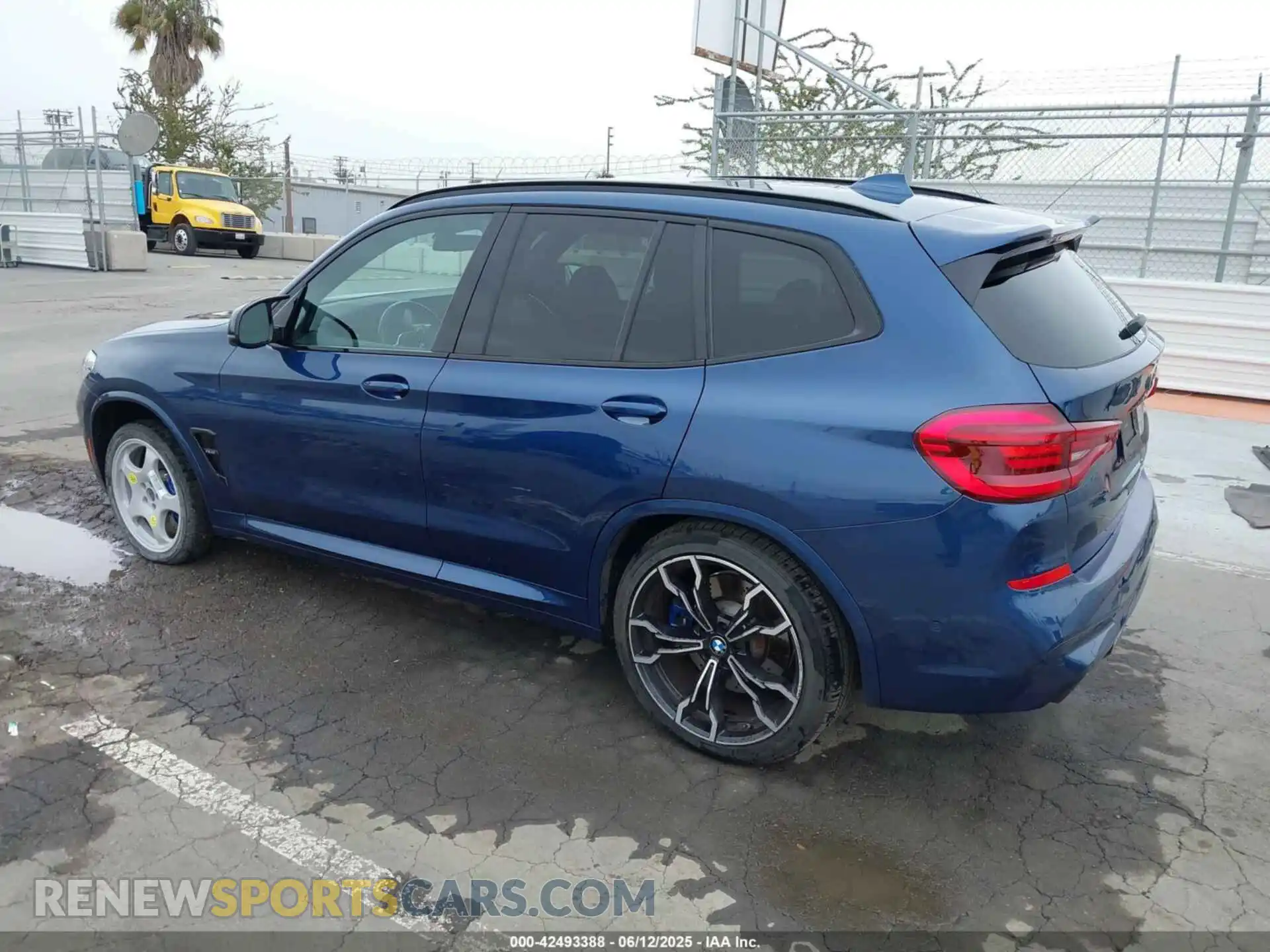 3 Photograph of a damaged car 5YMTS0C00M9F07799 BMW X3 M 2021