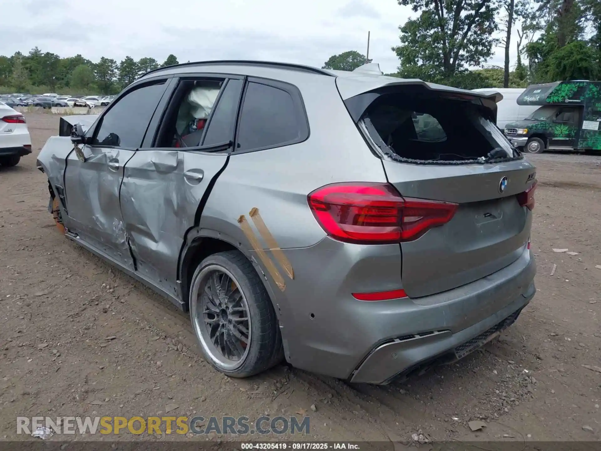 3 Photograph of a damaged car 5YMTS0C06M9H92430 BMW X3 M 2021