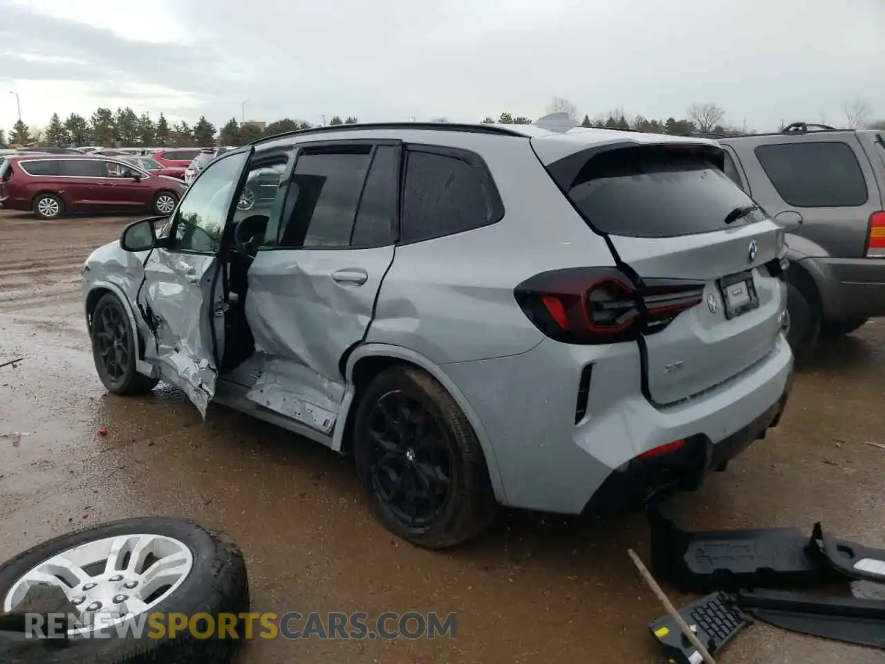 2 Photograph of a damaged car 5UX83DP02P9P63794 BMW X3 M40I 2023