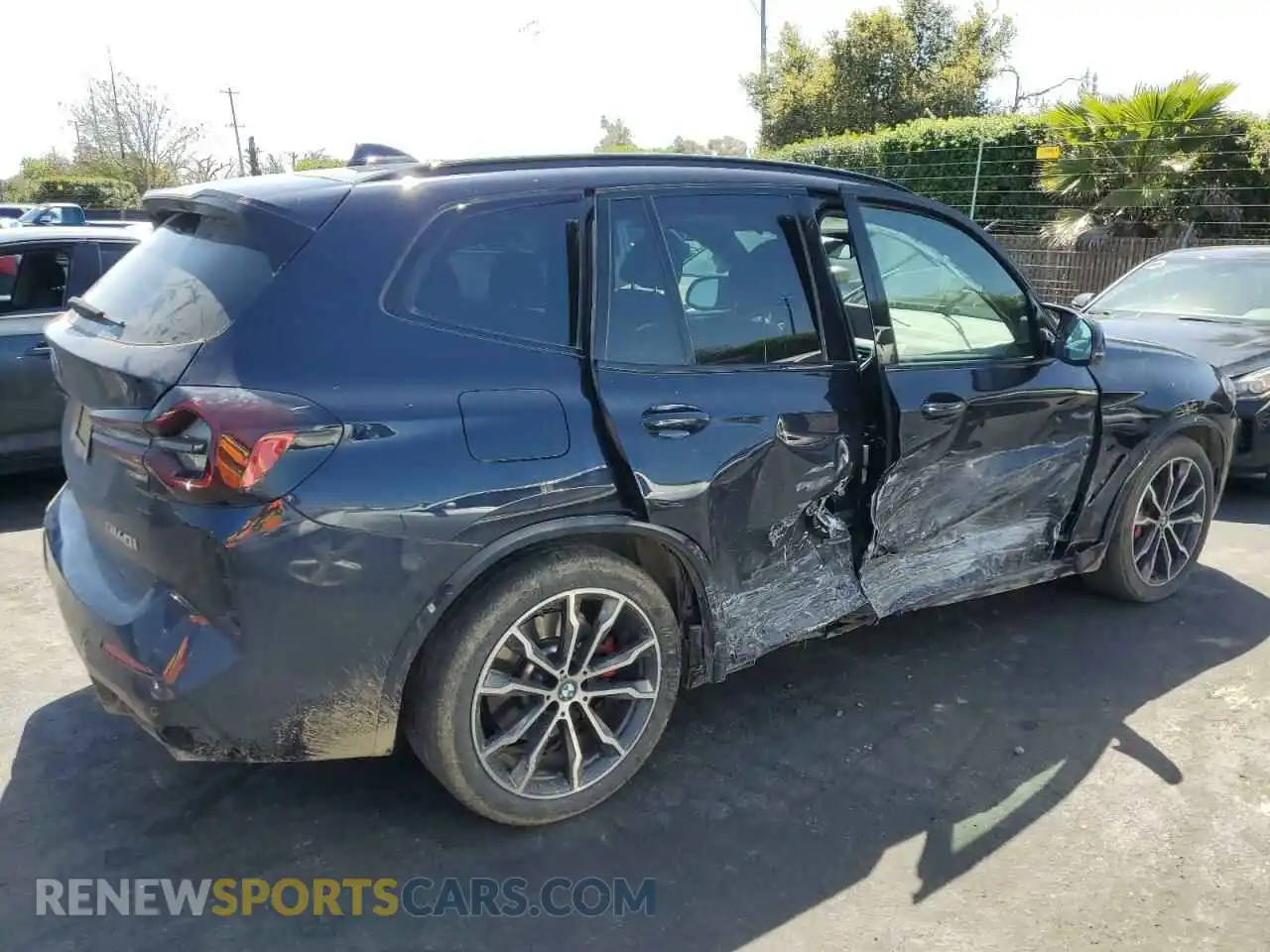 3 Photograph of a damaged car 5UX83DP0XP9P56592 BMW X3 M40I 2023