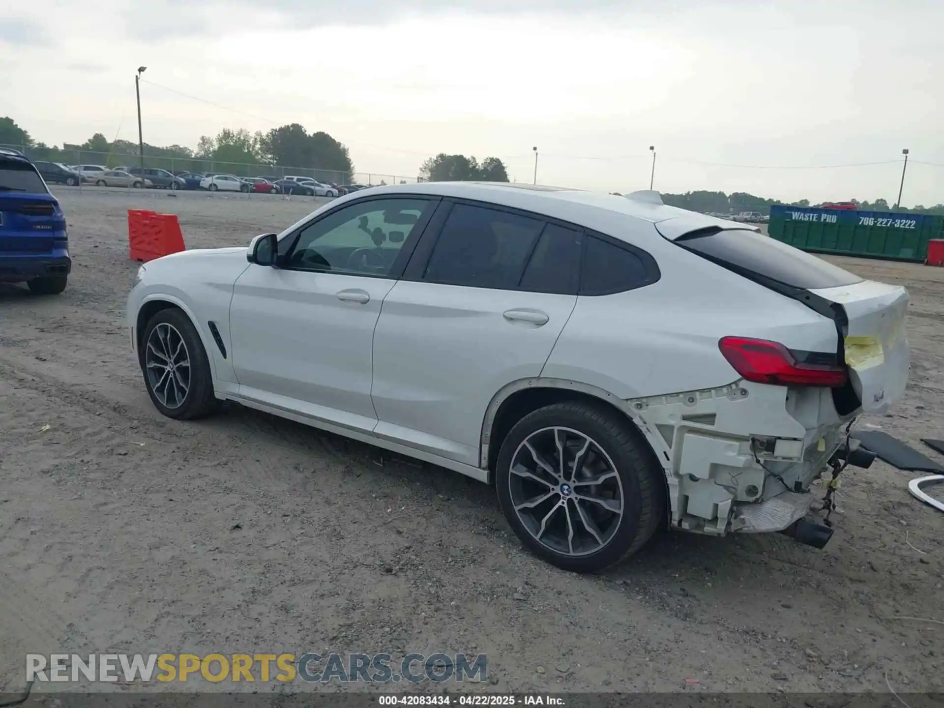 3 Photograph of a damaged car 5UXUJ3C52KLG54945 BMW X4 2019