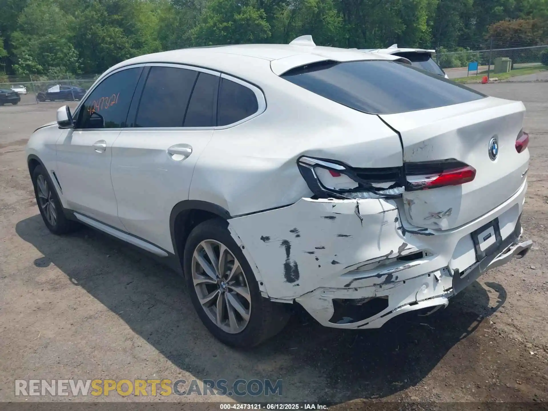 3 Photograph of a damaged car 5UXUJ3C56KLG57413 BMW X4 2019
