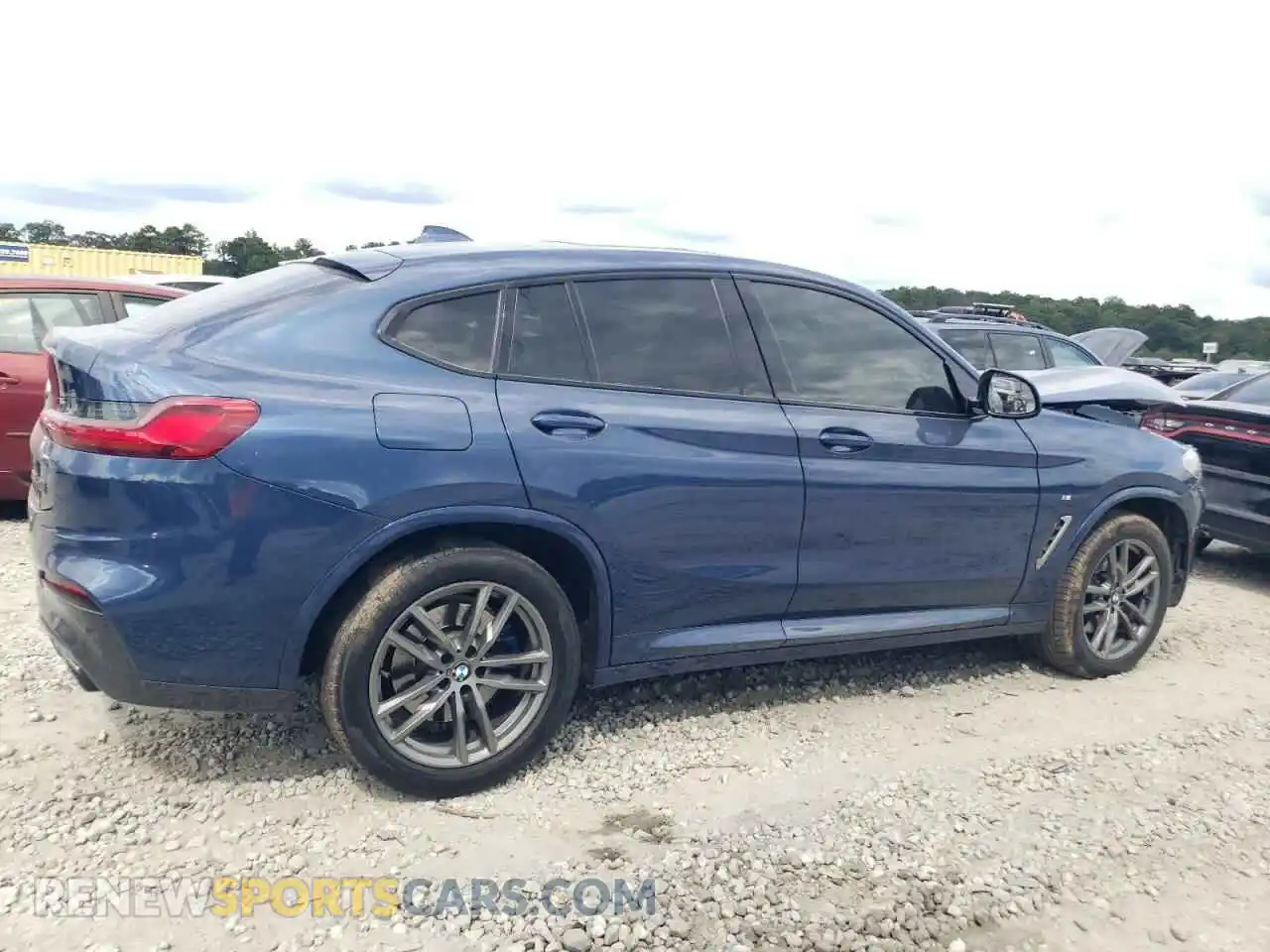 3 Photograph of a damaged car 5UXUJ5C53KLJ64409 BMW X4 2019