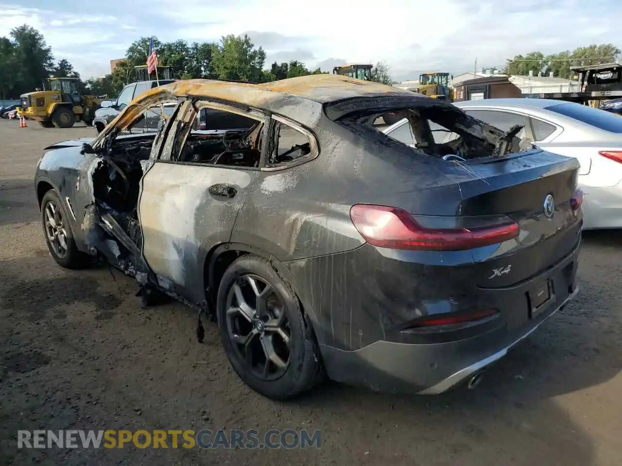 2 Photograph of a damaged car 5UX2V1C01L9D67597 BMW X4 2020