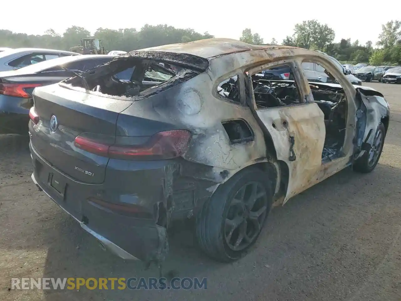 3 Photograph of a damaged car 5UX2V1C01L9D67597 BMW X4 2020