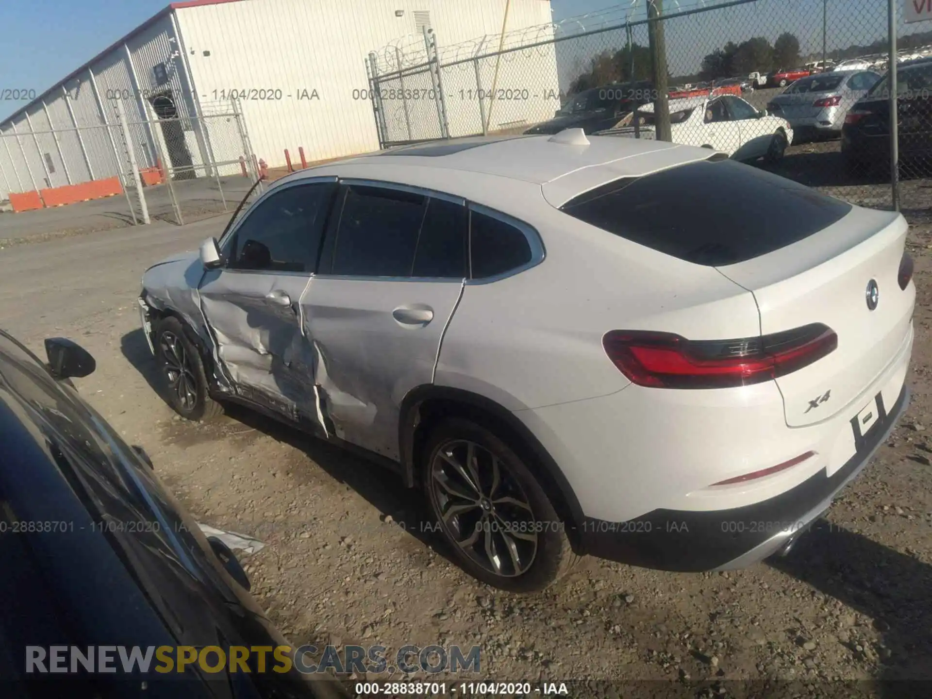 3 Photograph of a damaged car 5UX2V1C02LLE67470 BMW X4 2020