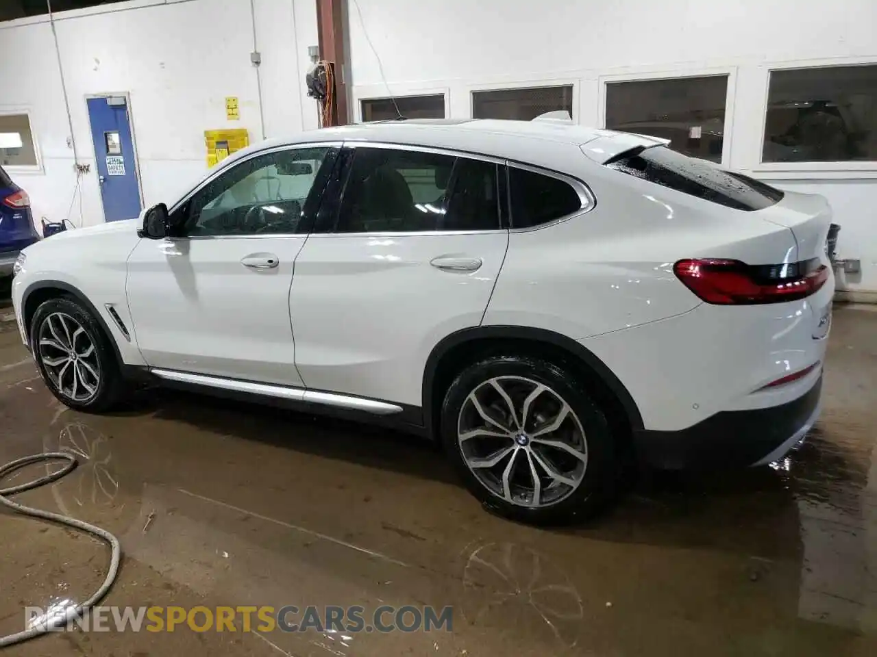 2 fotografías del automóvil dañado 5UX2V1C03L9B07962 BMW X4 2020