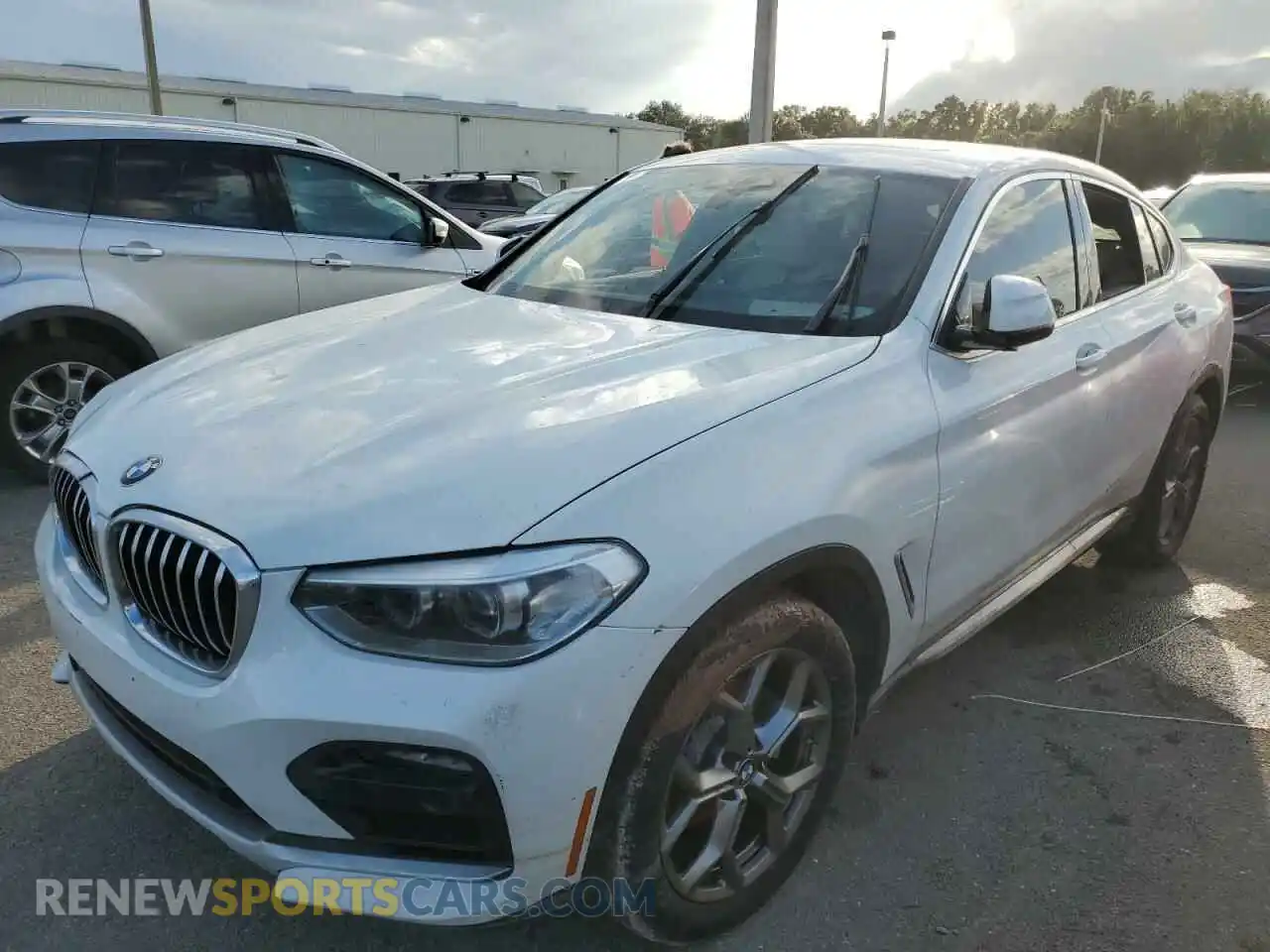 1 Photograph of a damaged car 5UX2V1C03L9B50620 BMW X4 2020