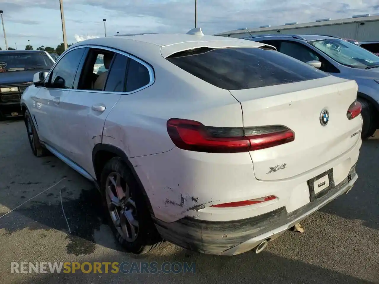 2 Photograph of a damaged car 5UX2V1C03L9B50620 BMW X4 2020
