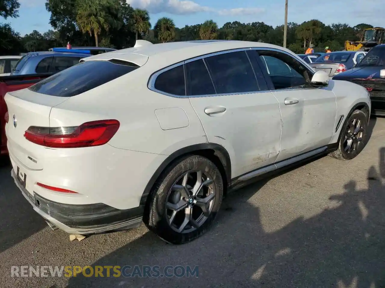 3 Photograph of a damaged car 5UX2V1C03L9B50620 BMW X4 2020