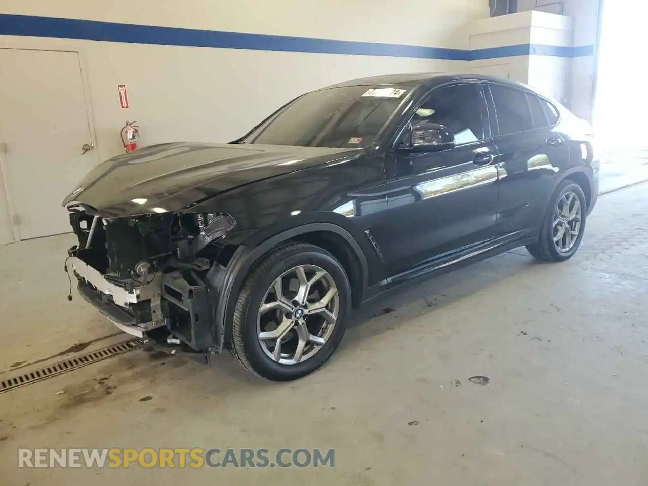 1 Photograph of a damaged car 5UX2V1C03LLE67476 BMW X4 2020