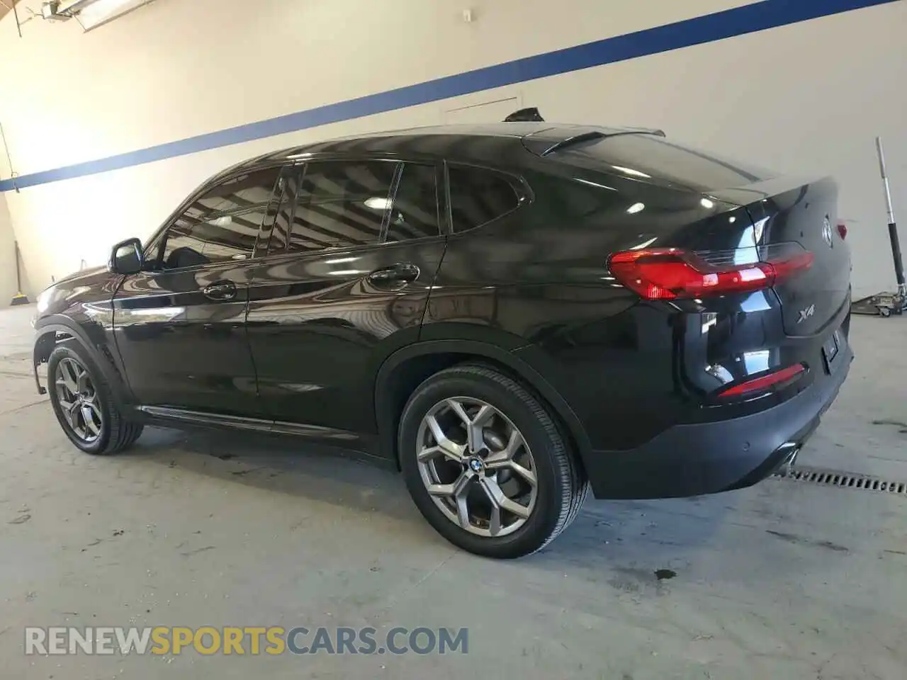 2 Photograph of a damaged car 5UX2V1C03LLE67476 BMW X4 2020
