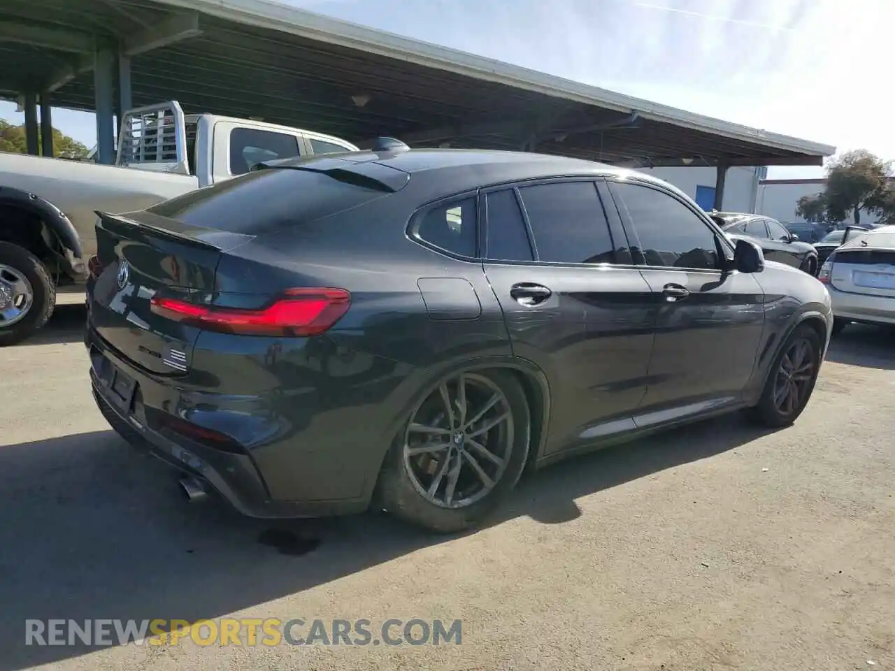 3 Photograph of a damaged car 5UX2V1C04L9C32419 BMW X4 2020