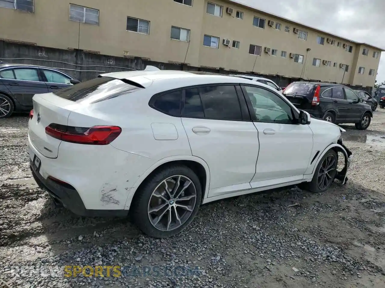 3 Photograph of a damaged car 5UX2V1C04L9C54310 BMW X4 2020