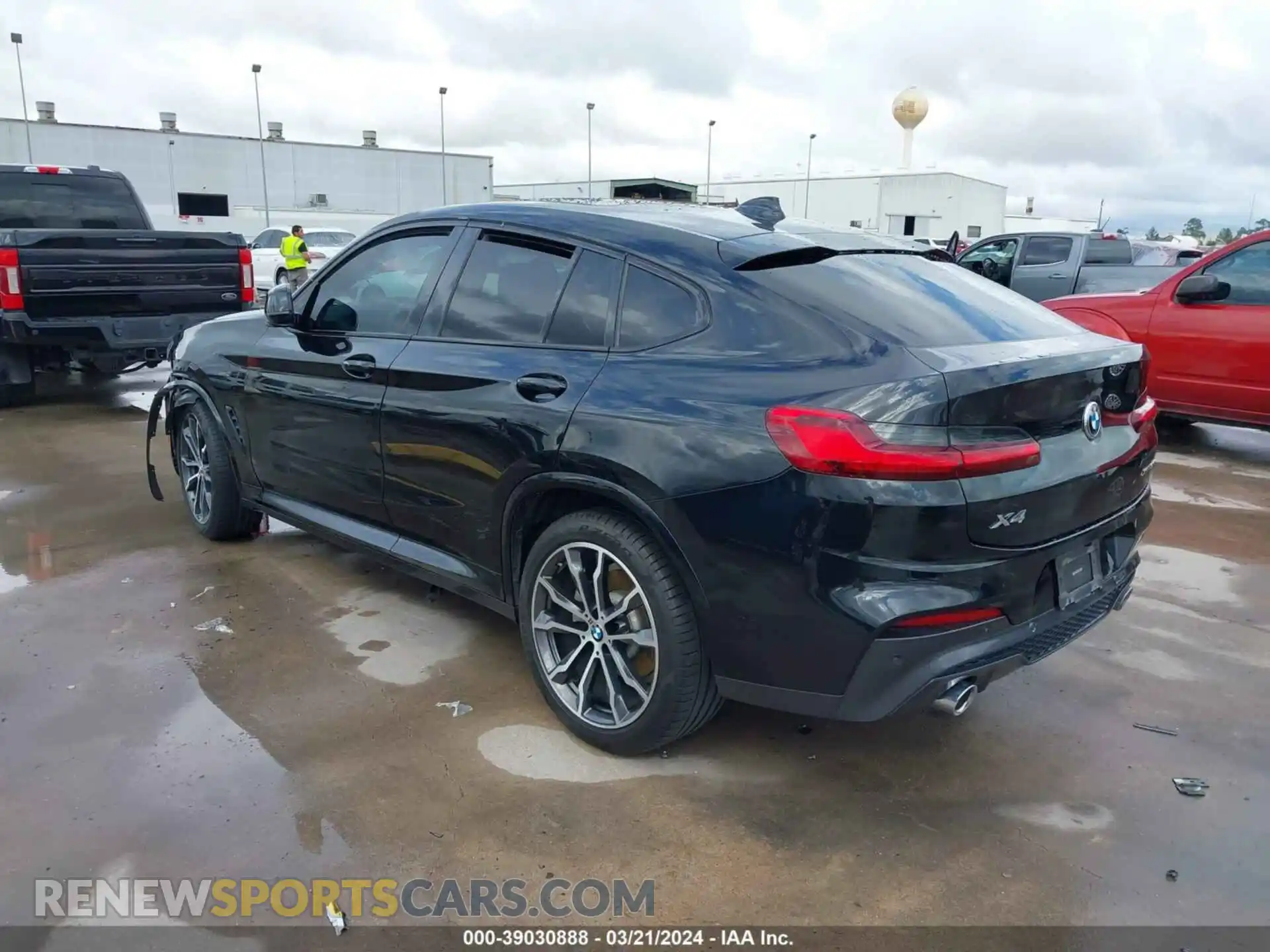 3 Photograph of a damaged car 5UX2V1C04L9C81085 BMW X4 2020