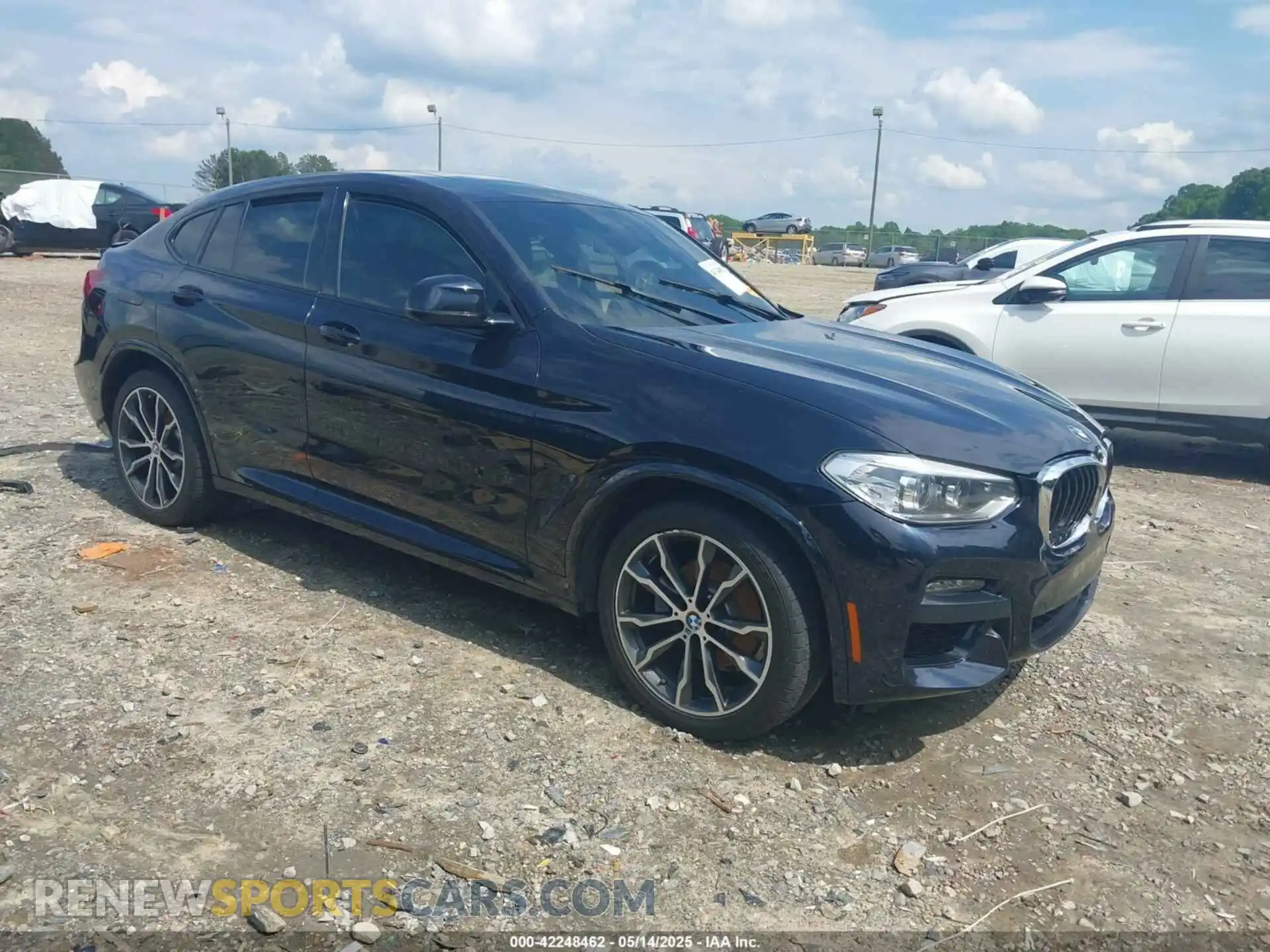 1 Photograph of a damaged car 5UX2V1C04LLE67552 BMW X4 2020