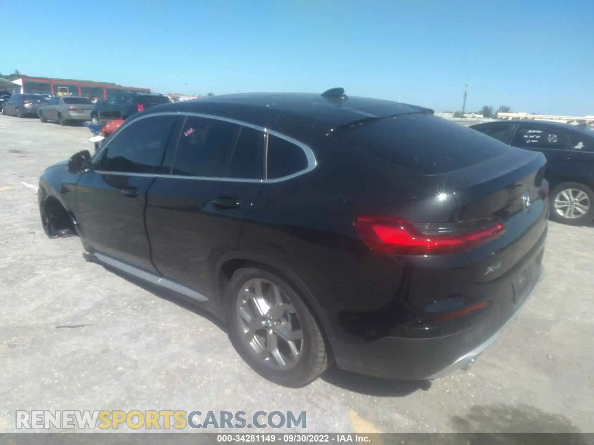 3 Photograph of a damaged car 5UX2V1C05L9B92223 BMW X4 2020