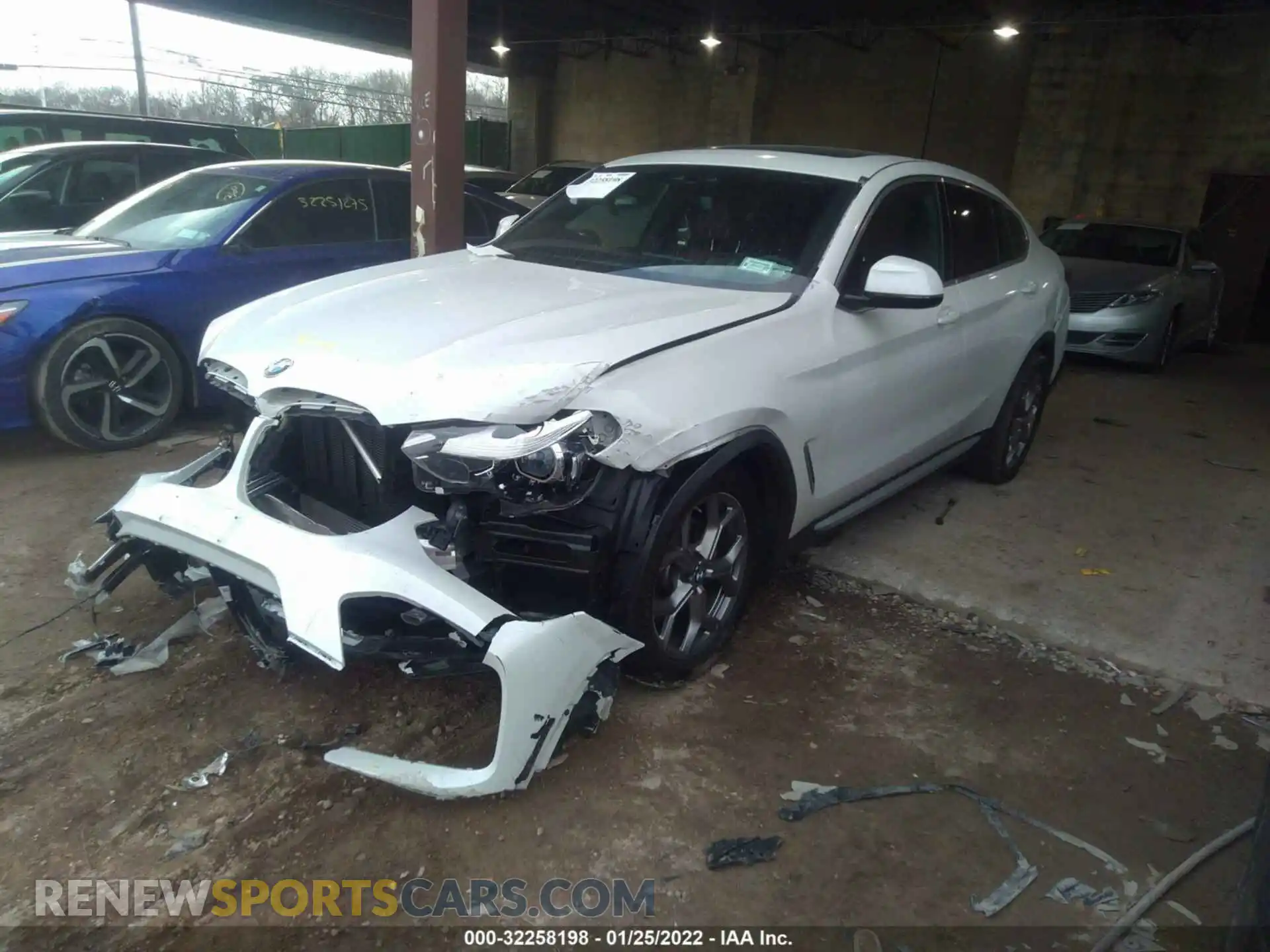 2 Photograph of a damaged car 5UX2V1C06L9C80682 BMW X4 2020